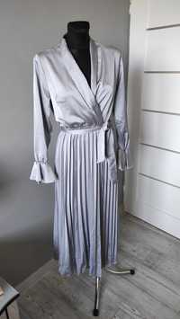 Plisowana sukienka w kolorze srebrnym S