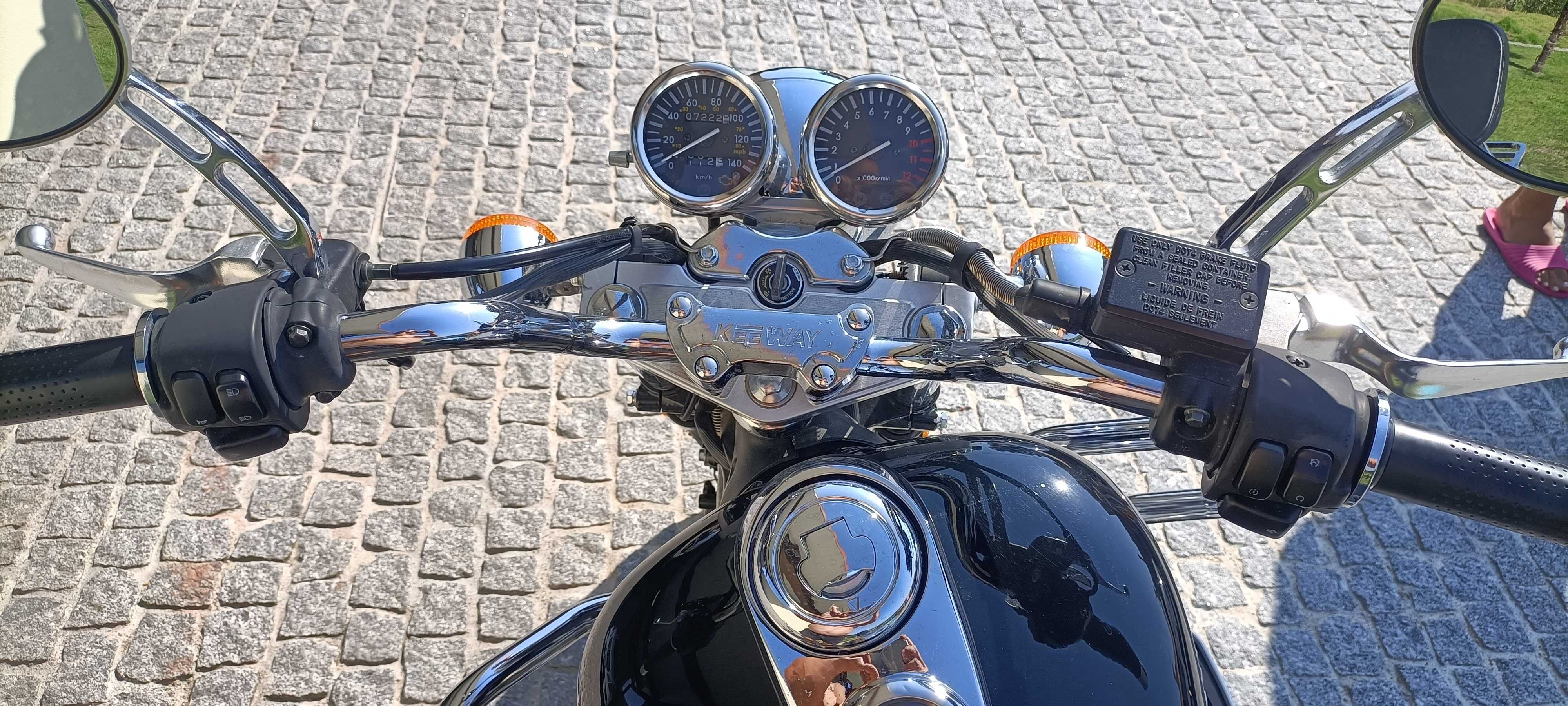 Vendo mota Keeway SuperLight 125cc em excelente estado de conservação