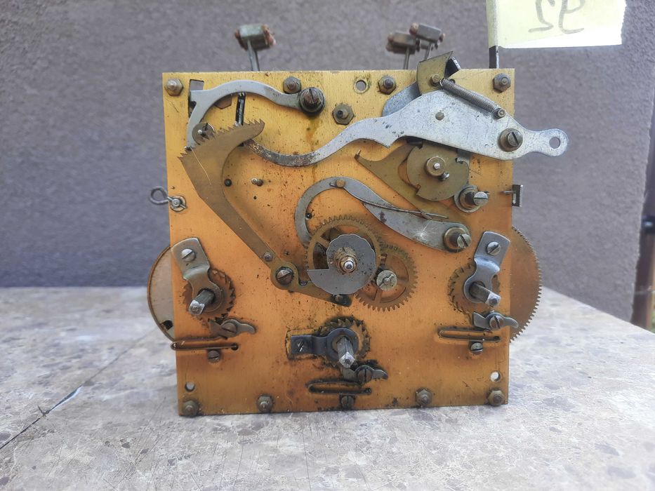 92 Mechanizm starego zegara ścienny kwadransowy