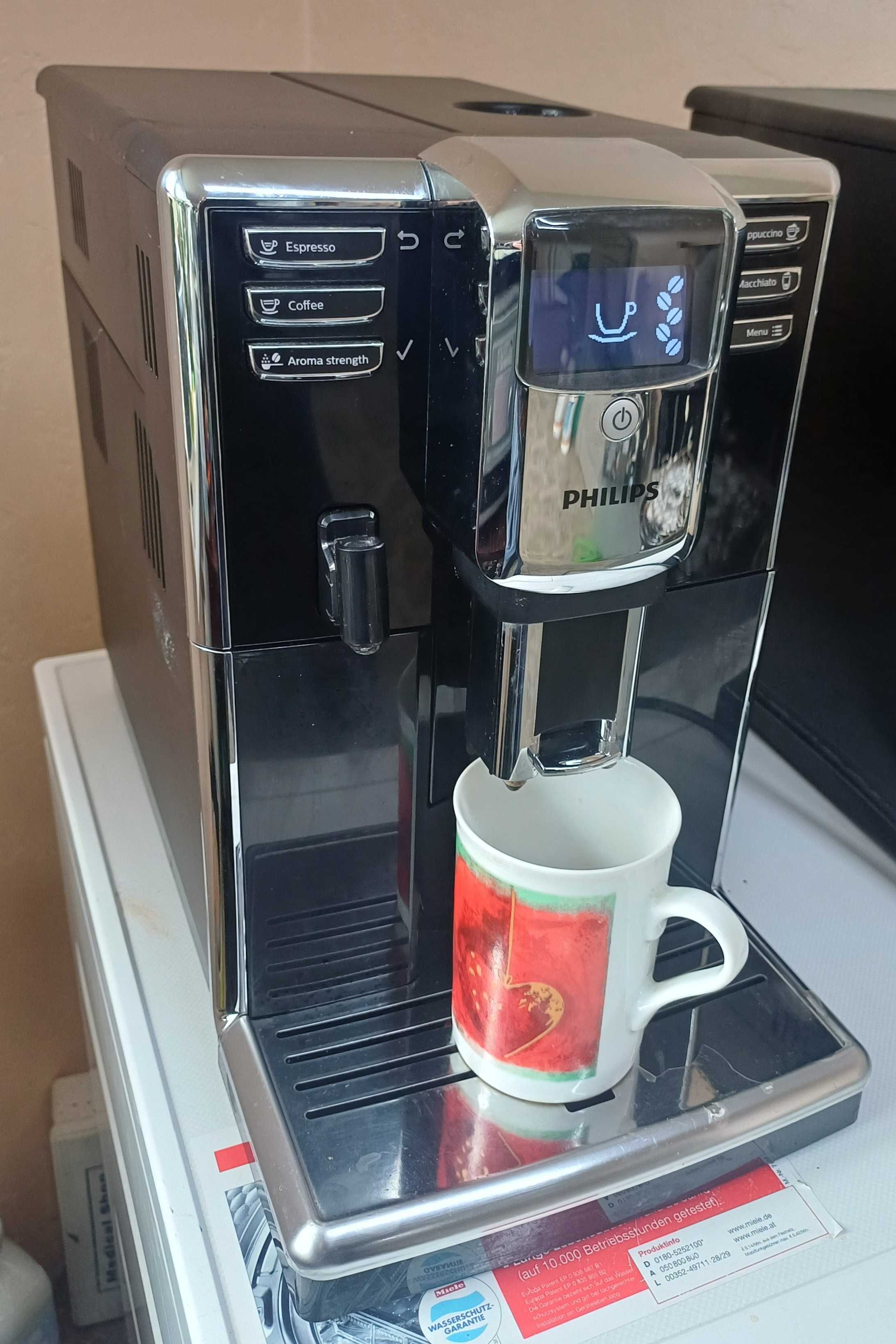 Кавомашина кавоварка Саеко Філіпс Philips Series 5000 LatteGo EP5330