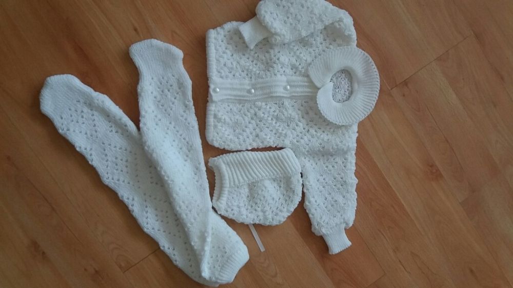 Komplet do chrztu lub na sesję zdjęciową. Biały wełniany