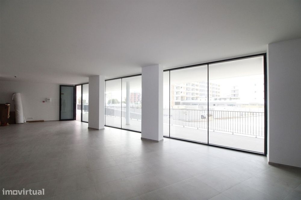 Espaço Comercial Versátil junto à Marina de Lagos