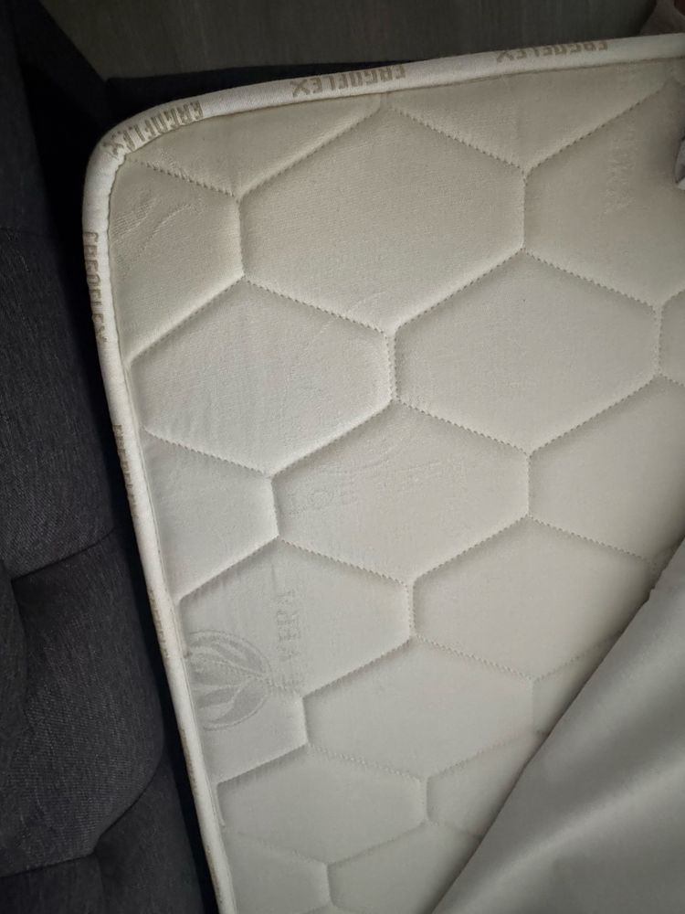 Cama e colchão novos