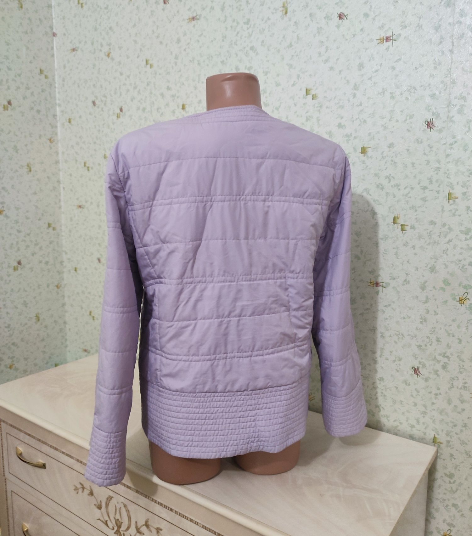 Продам женскую куртку весна -осень р S-44, M-46