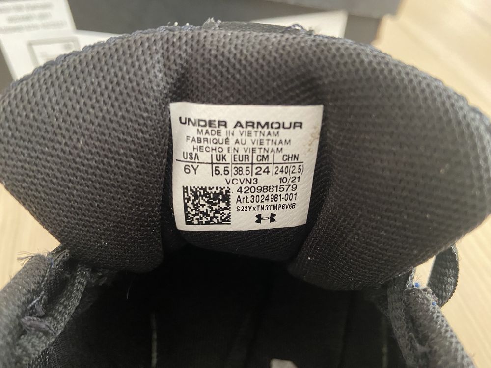 Продам кроссовки Under Armour