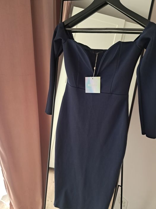 Nowa piękna sukienka na wesele z odkrytymi ramionami Missguided
