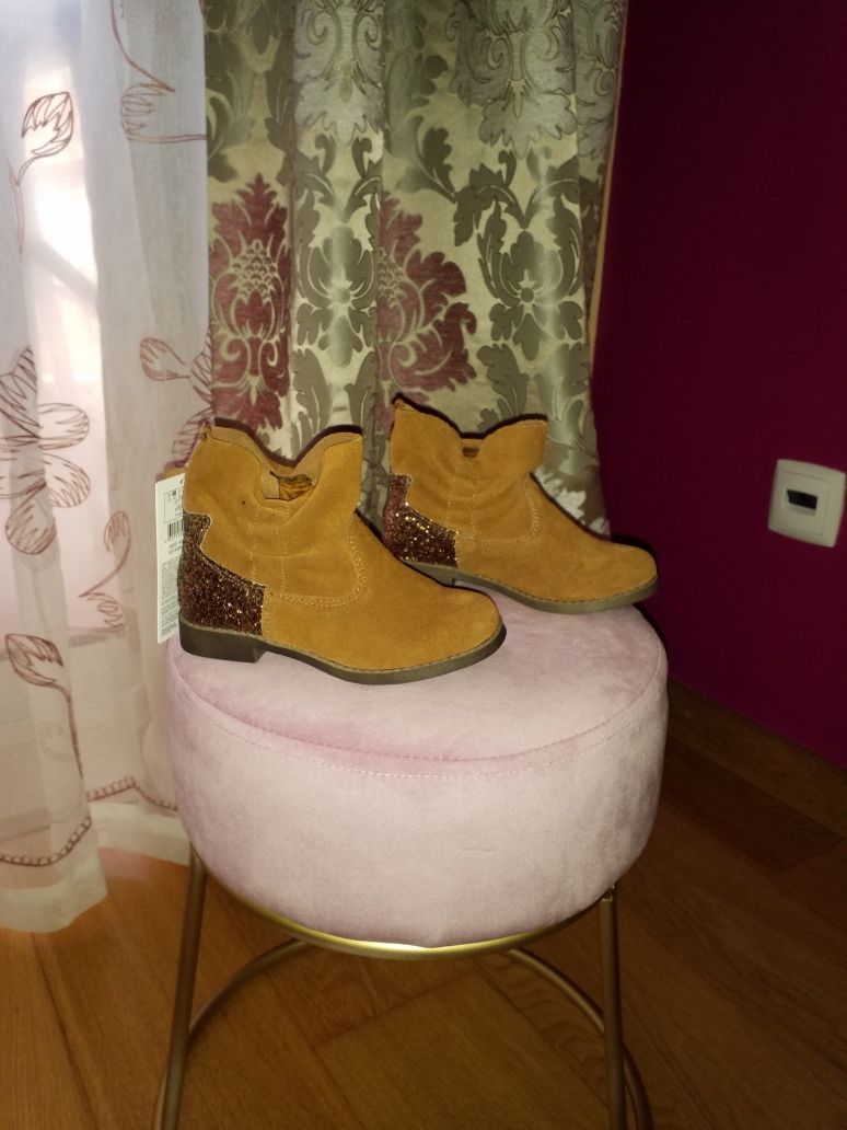 Botas de menina lindíssimas NOVAS