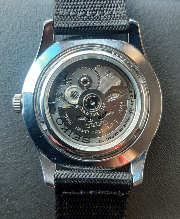 Seiko 5 Sport Automático 23 Rubis