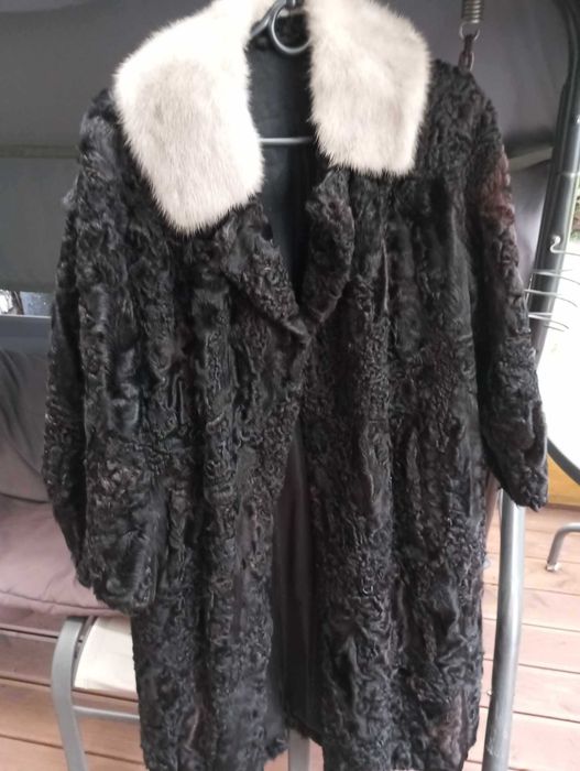 Futro czarne łapki karakułowe