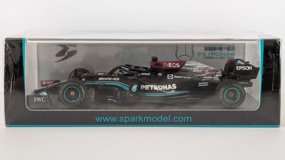 Spark F1 1:43 Model S7695 Mercedes-AMG W12 Lewis Hamilton 100º vitória