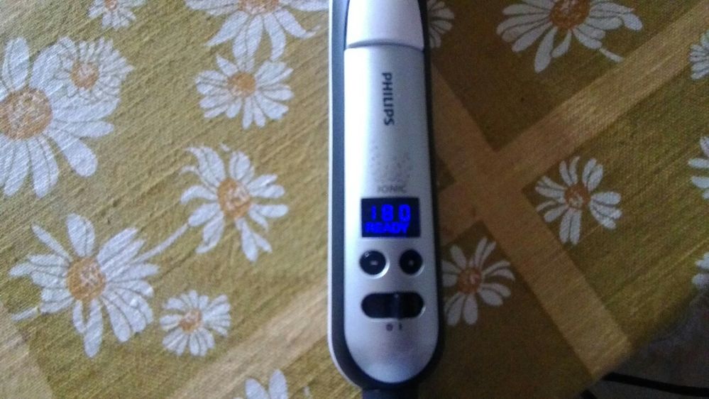 Продам выпрямитель для волос PHILIPS HP-8297. Состояние идеальное.