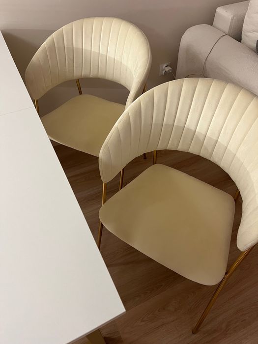 zestaw 4 krzeseł i stół rozkładany glamour