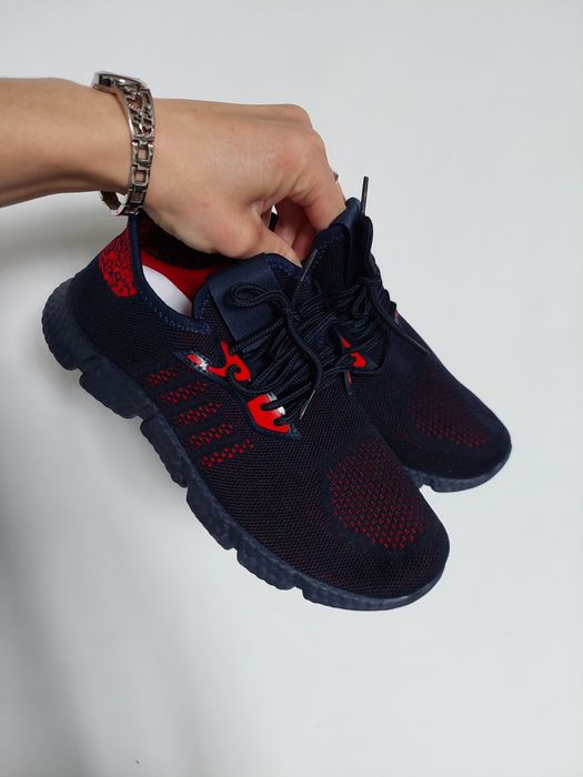 Nowe buty sportowe do biegania granatowo-czerwone 39 (25,5 cm)