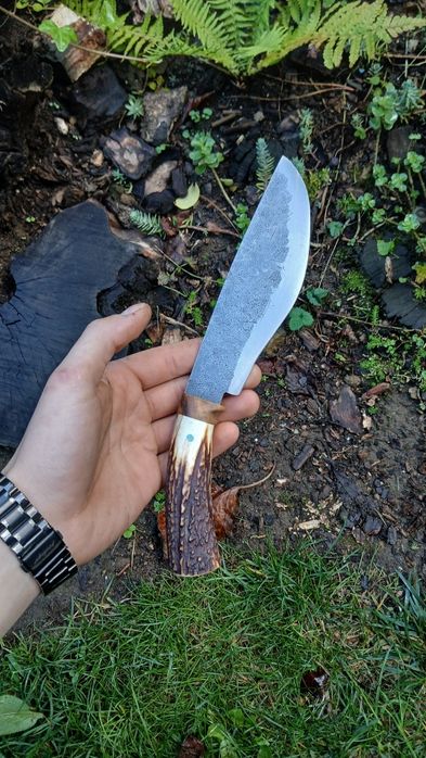 Ręcznie wykuty nóż kukri. Nóż myśliwski. Nóż do lasu. Knifemaking