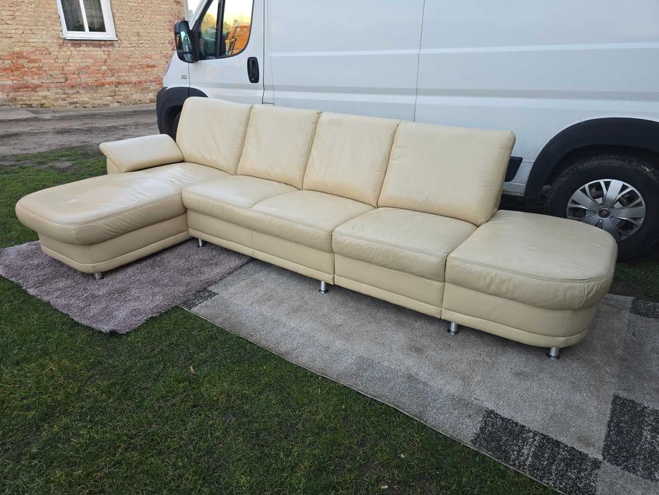 Narożnik skórzany w kolorze ecru, bez funkcji spania z pojemnikiem