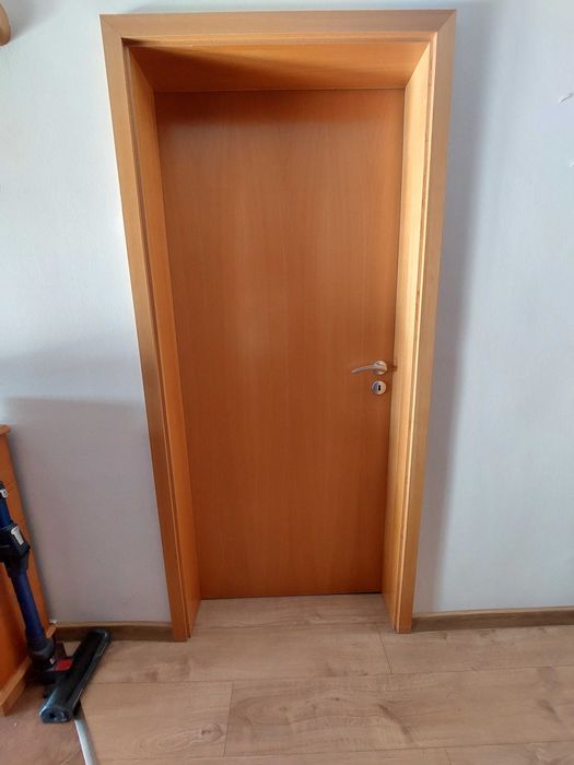 Drzwi wewnętrzne 5 sztuk 86x198,5x4 stan bdb