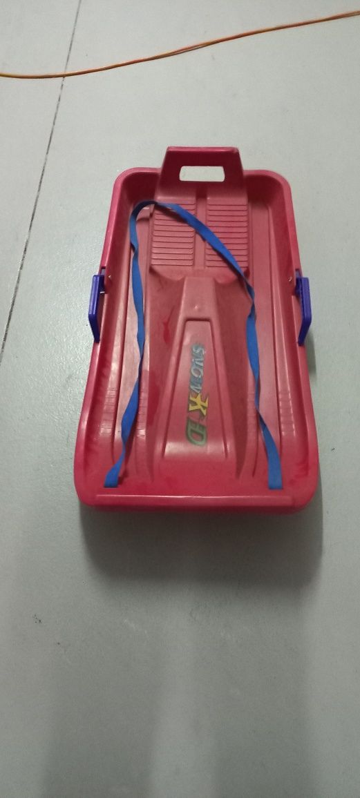 Trenós para a neve de criança
