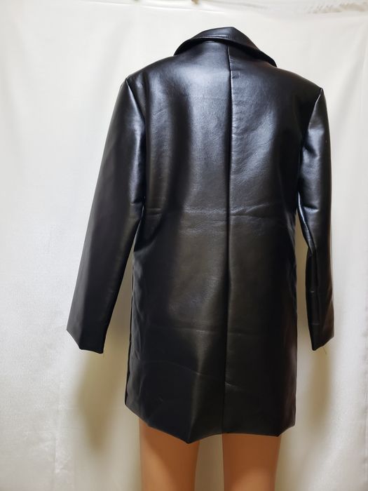 Удлинённый пиджак кожзам  чёрного цвета