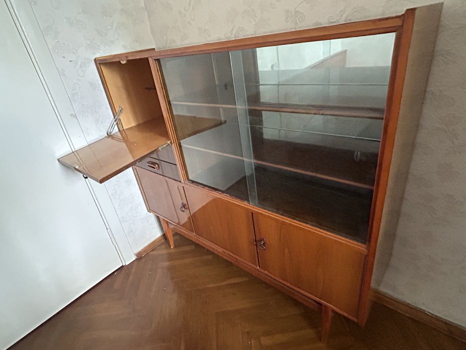 Сервант виробництва СРСР у гарному стані