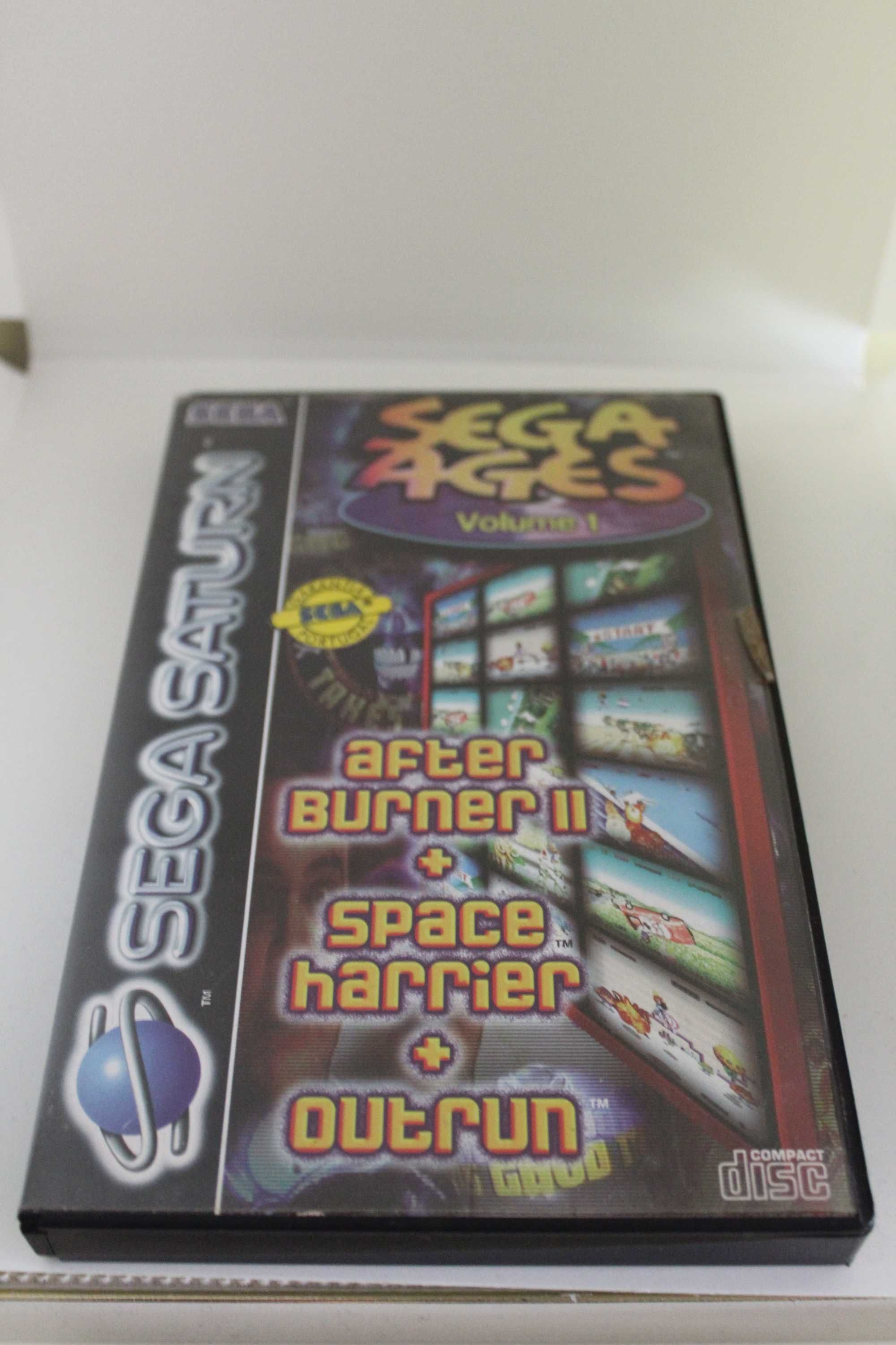 Sega Saturn na caixa original + 2 comandos + demos