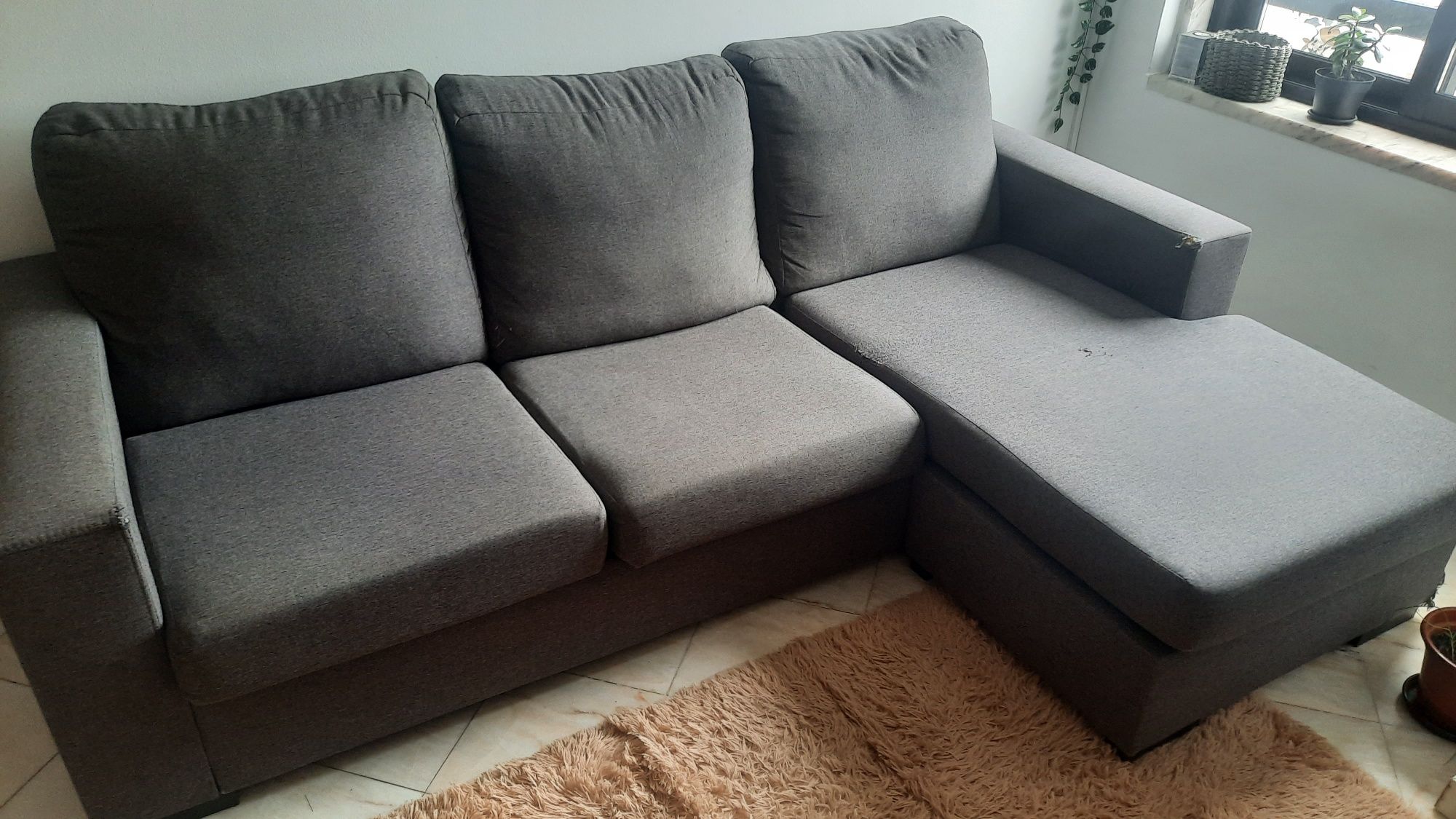 Sofá chaise long 3 lugares