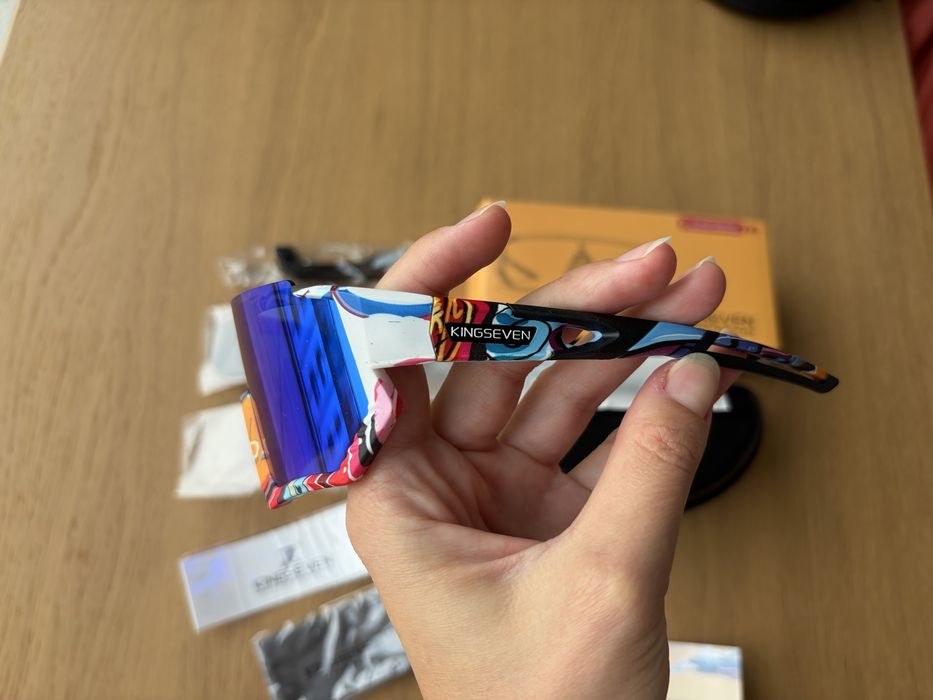 Okulary sportowe KINGSEVEN z wymiennymi szkłami, etui i akcesoriami