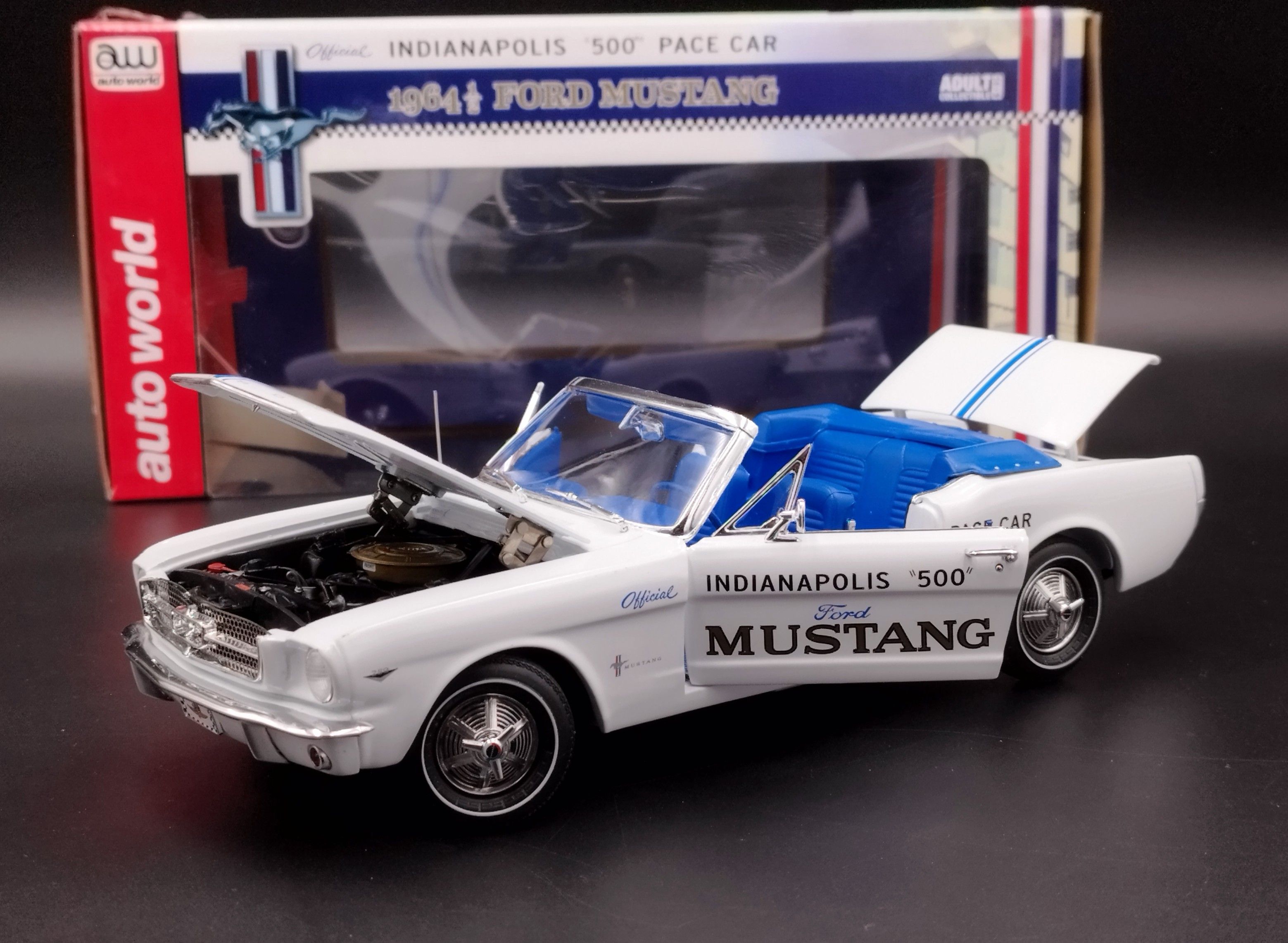 1:18 Auto Word 1964 Ford Mustang 1/2 indy 500 Pace Car model używany