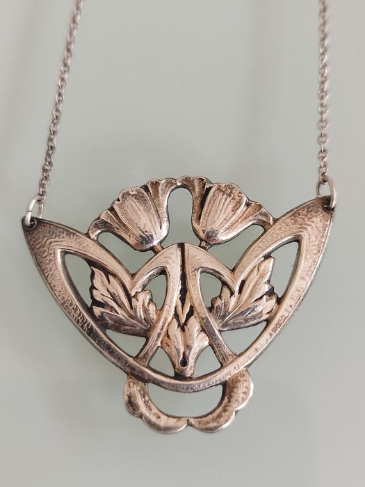 lindo colar de prata Arte Nova