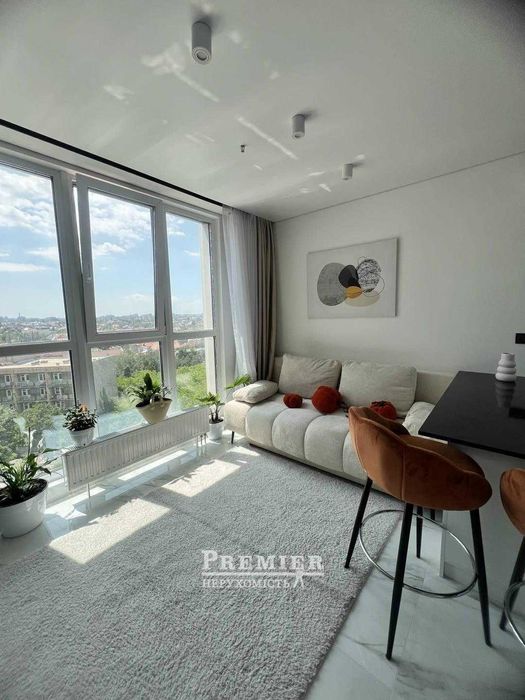 1- кім. квартира  біля моря в ЖК преміум-класу. Дизайнерський ремонт.