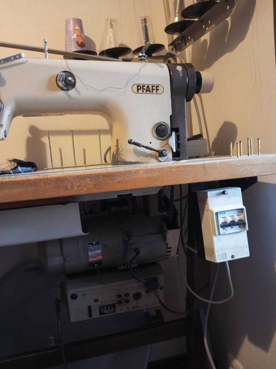 Професійна швейна машинка Pfaff