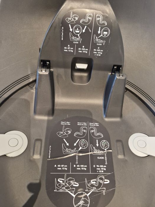 Fotelik łupina cybex t+z bazą od t+, dodatkowo adaptery do wózka.