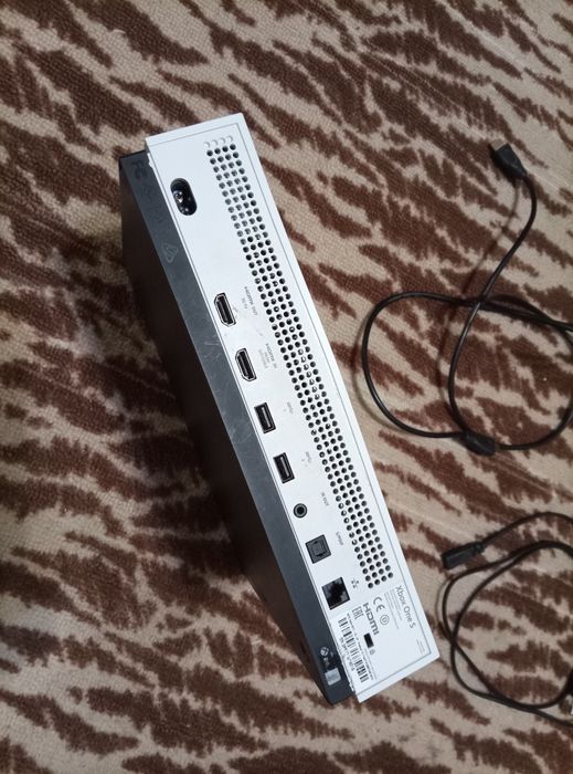 Продаю срочно  Консоль Xbox one s на 1 Тб, читайте описание.