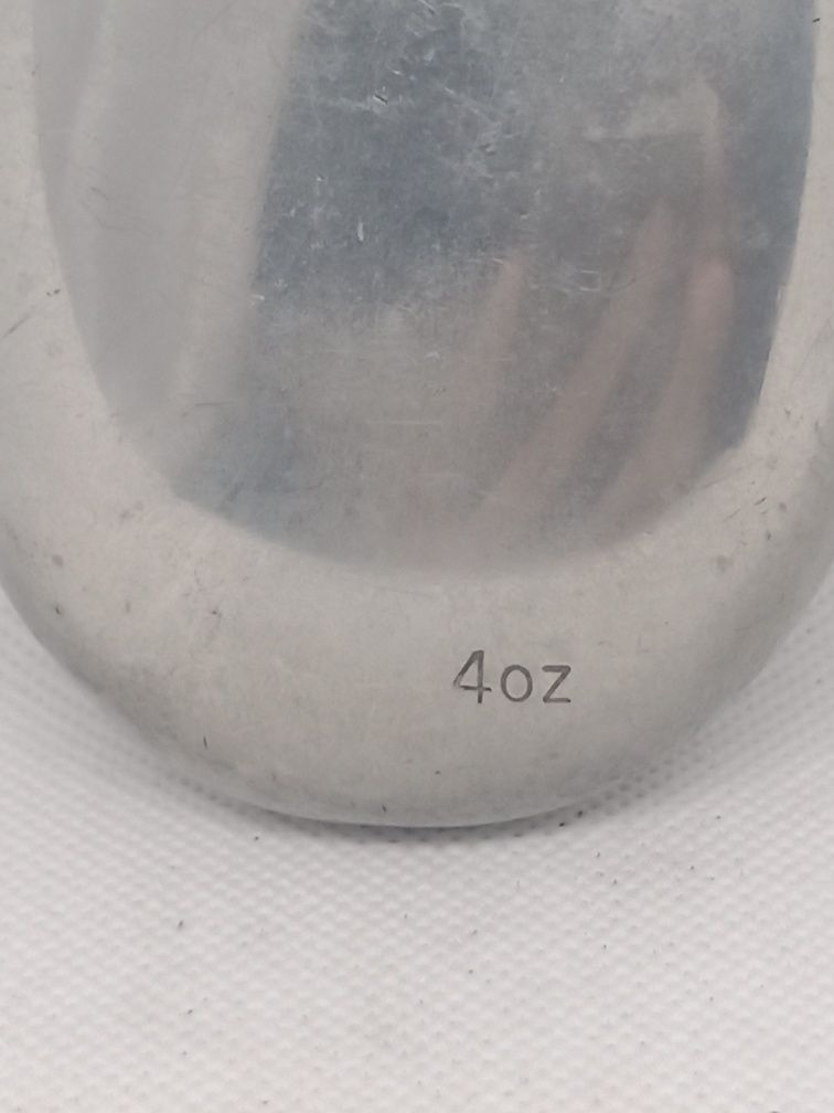 Garrafa de bolso em liga de metal