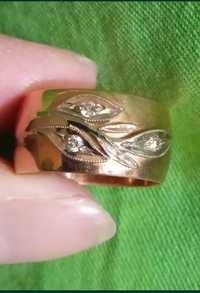 Золотое обручальное кольцо с бриллиантами 583 проба