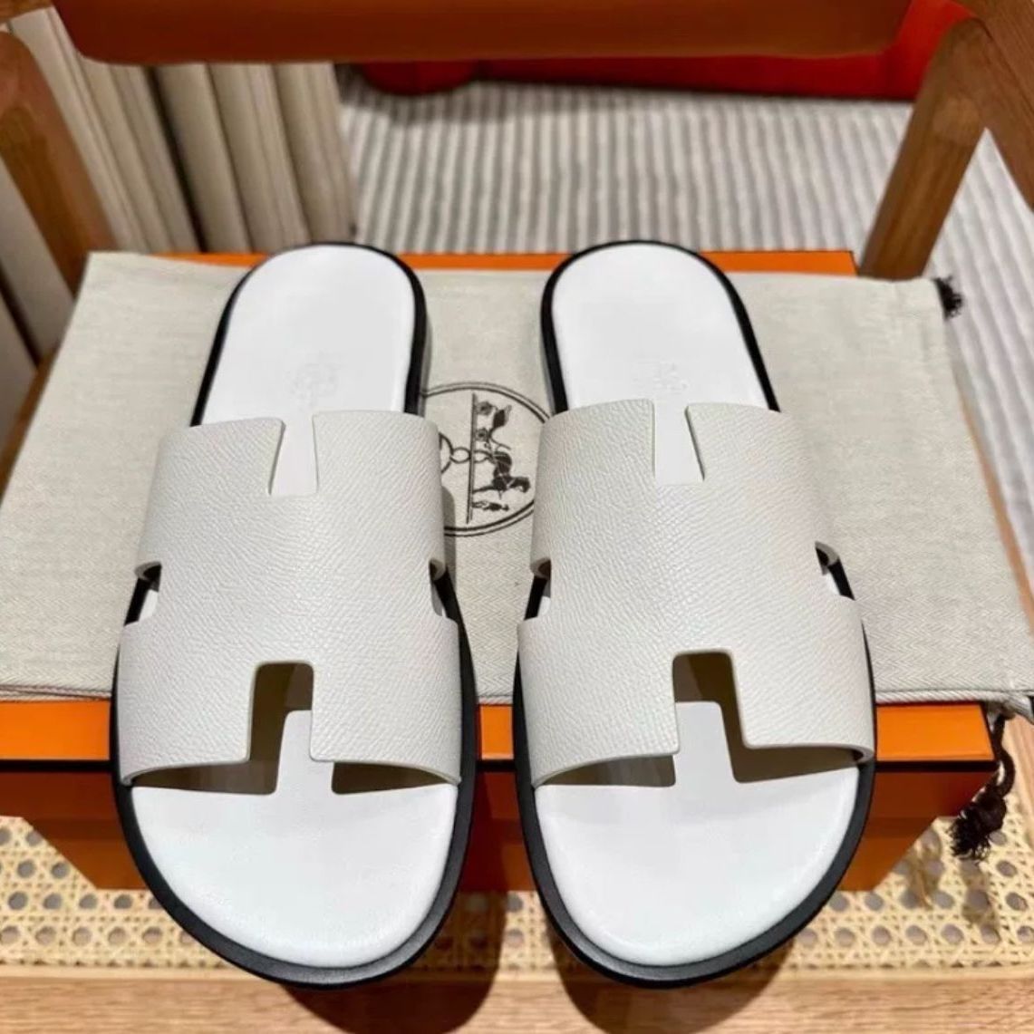 Тапочки ерме/Hermes slippers
