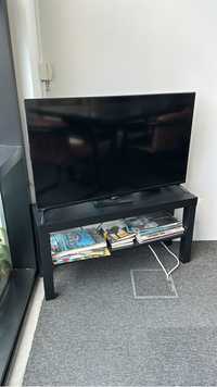 Tv LCD 40” Saba e movel ikea preto