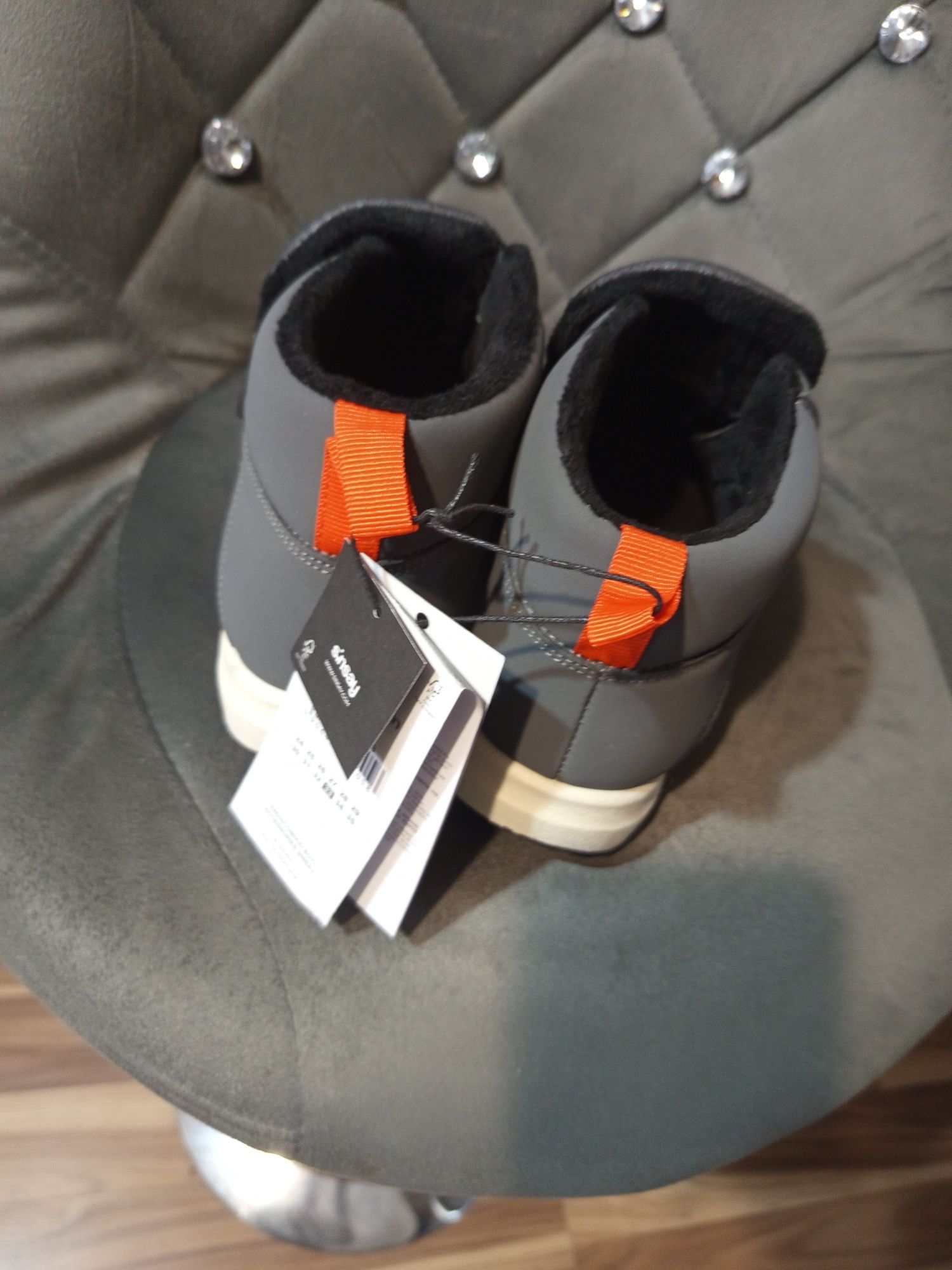 Nowe ładne buty dziecięce wiosenne jesienne łatwe ubieranie r 33 rzepy