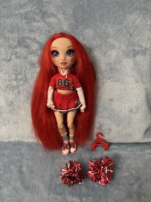 Lalka Rainbow High czerwona