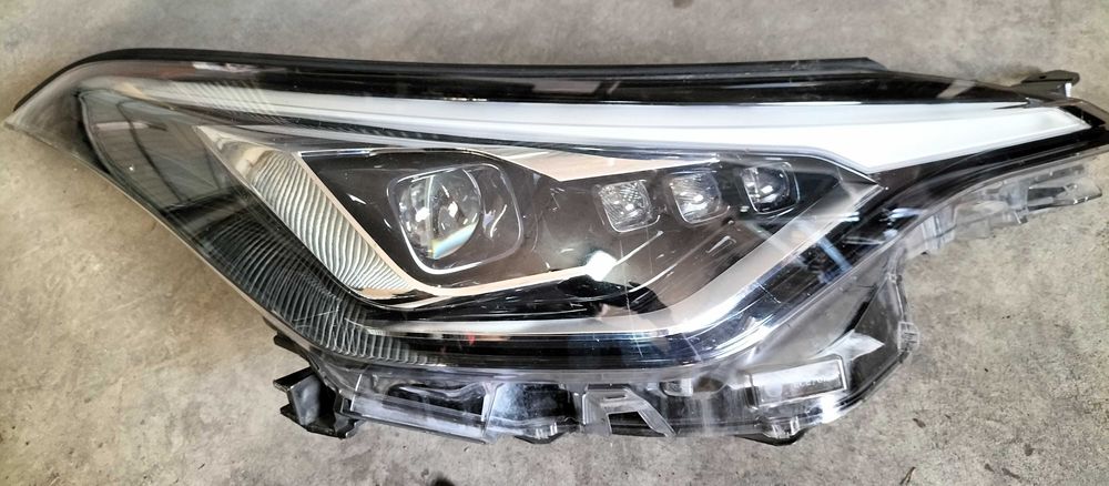 Toyota c-hr lampa przednia prawa full led