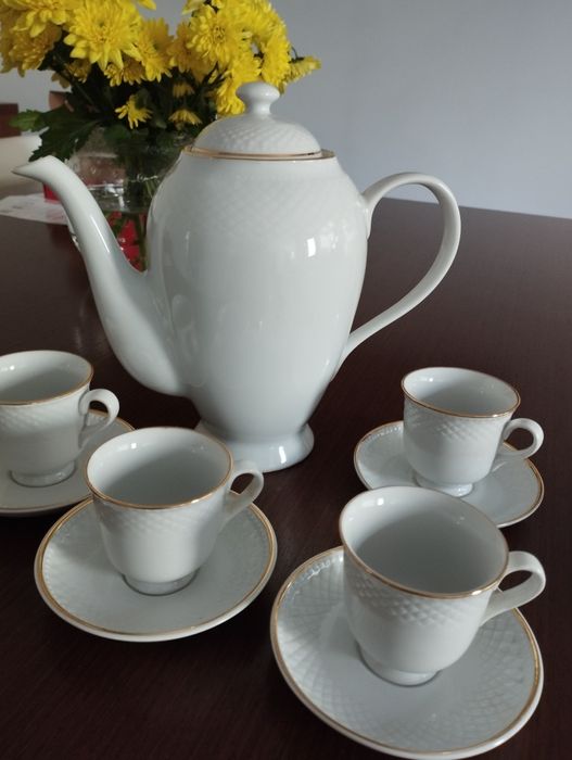 Serviço de café novo com 12 chávenas e bule da Royal China