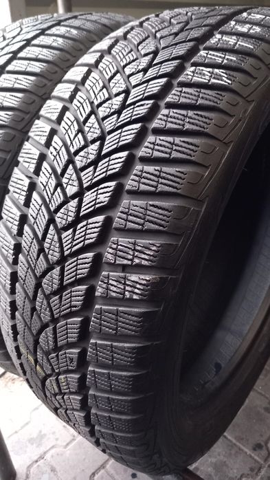 225/50/17 Goodyear Ultra Grip Performance Gen-1 98V