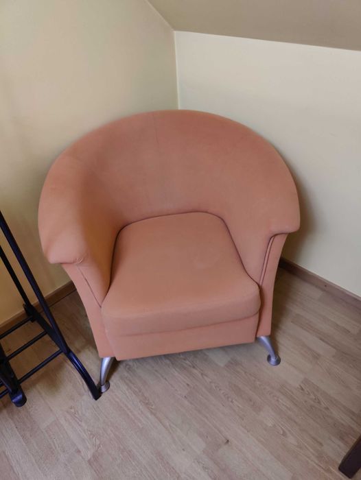 sprzedam 2 fotele ,szafę, stolik, wersalkę