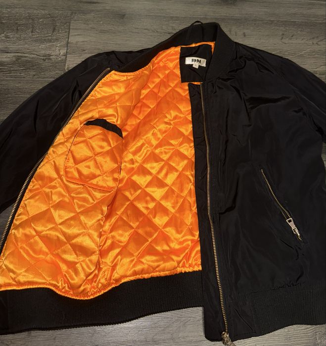 Джинсовая куртка стильная оверсайз и черный бомбер приталенный