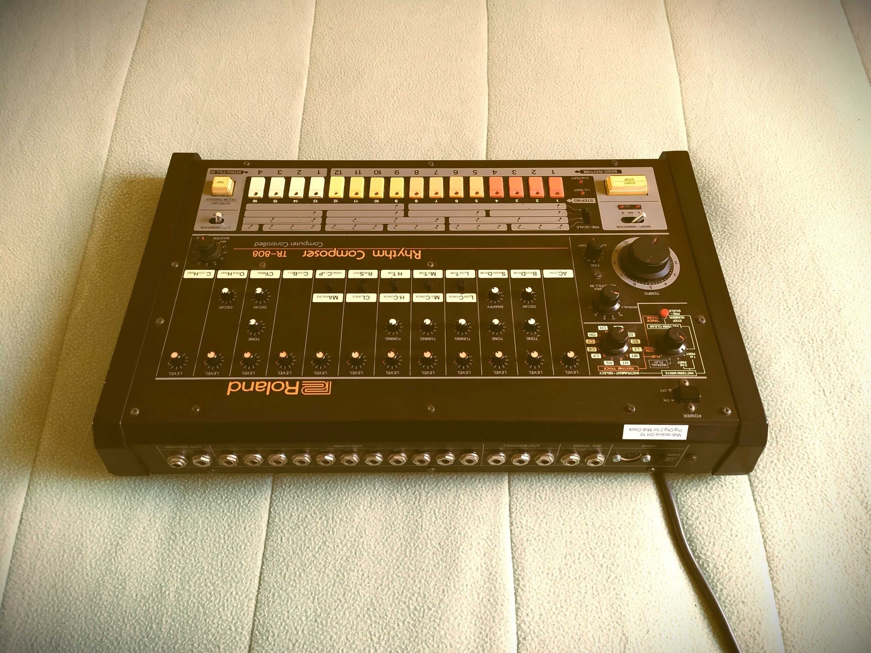Roland TR-808 Rhythm Composer - com MIDI