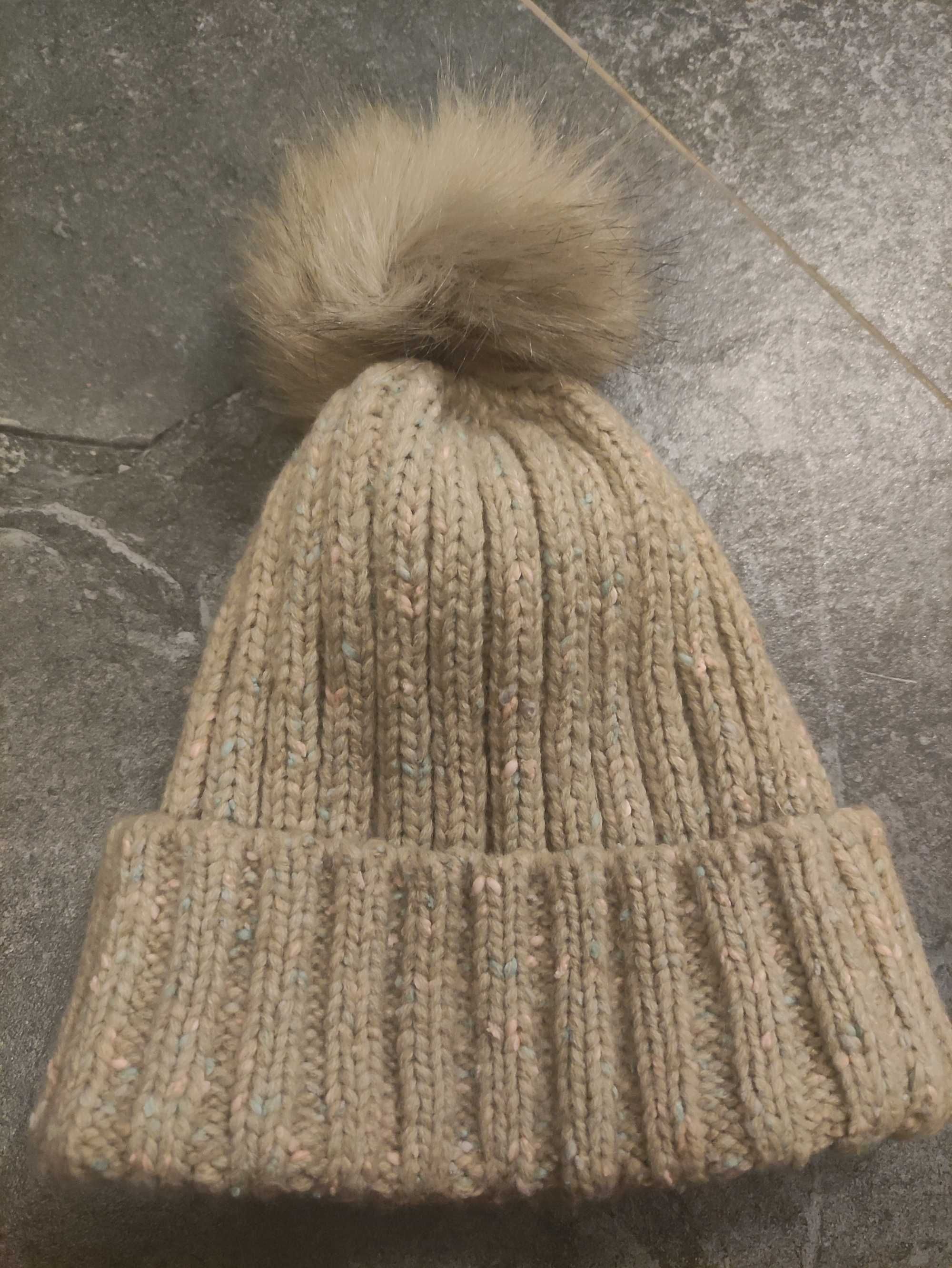 Czapka zimowa damska khaki jasna pompon unisex ciepła wełna gruba