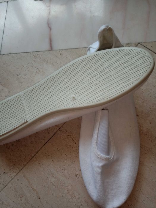 Sapatilhas de ginástica número 42 por estrear