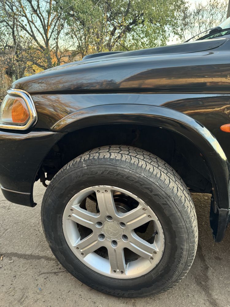 Mitsubishi Pajero Sport 2004 року
