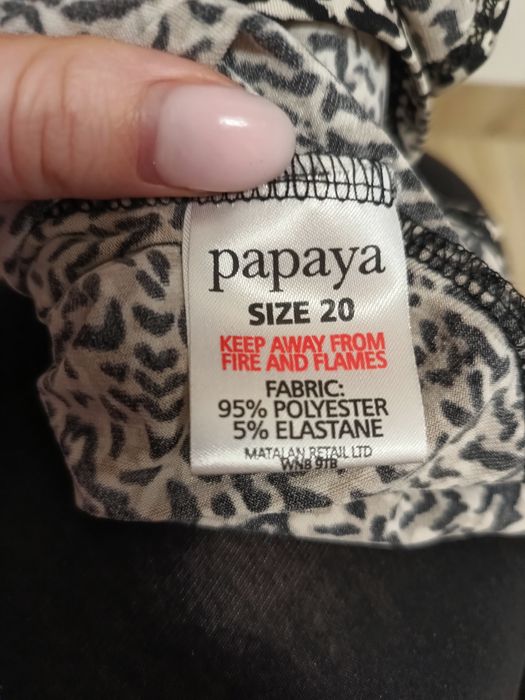 Damska sukienka ozdobny wzór print kopertowy przekładany dekolt Papaya