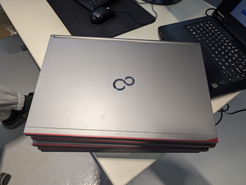 Ноутбук Fujitsu LIFEBOOK E756: Intel Core i5, 256GB SSD, 8GB DDR4