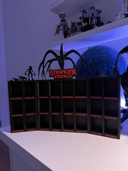 Полиця для фігурок Stranger Things / Дивні Дива